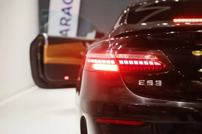 Mercedes-Benz E200 2021 - صورة 8