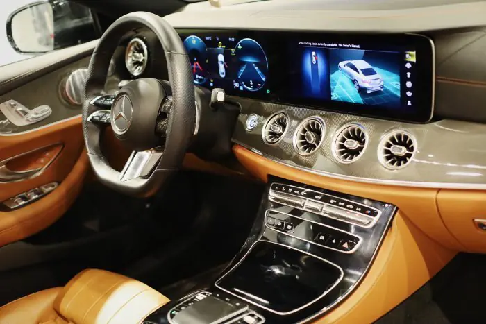 Mercedes-Benz E200 2021 - صورة 19