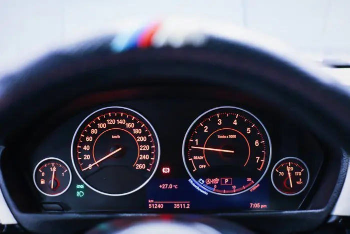 bmw 320i 2017 - صورة 16