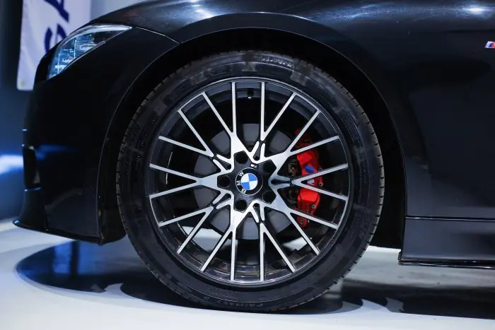 bmw 320i 2017 - صورة 11