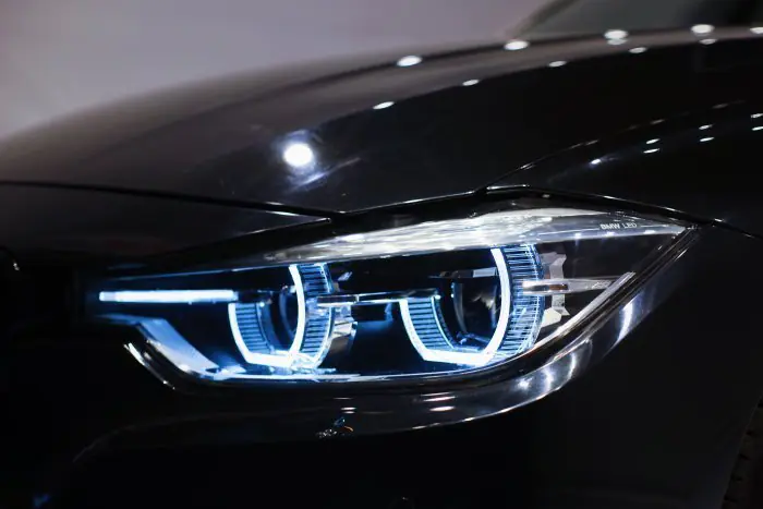 bmw 320i 2017 - صورة 12