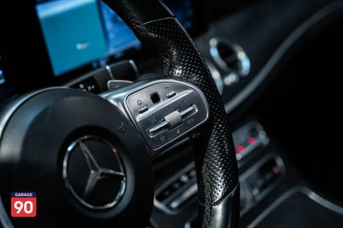 Mercedes-Benz E300 2019 - صورة 16