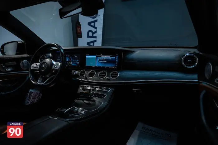Mercedes-Benz E300 2019 - صورة 13