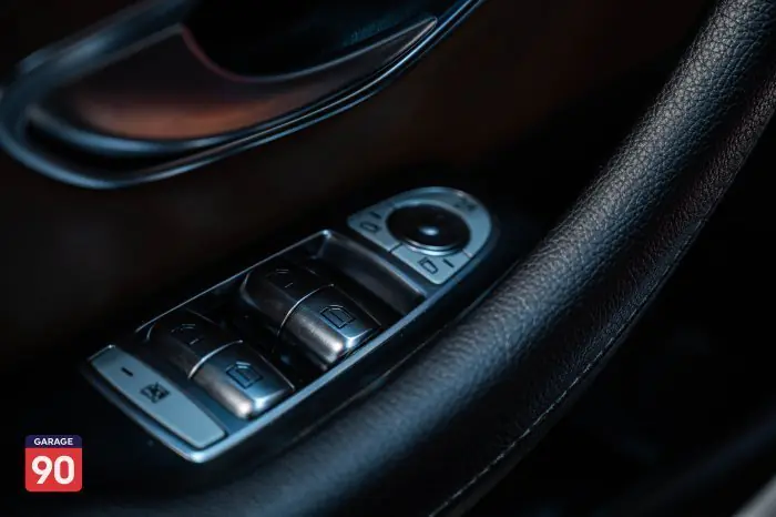 Mercedes-Benz E300 2019 - صورة 14
