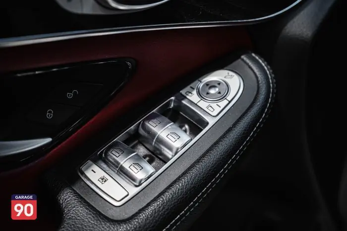 Mercedes-Benz GLC300 2019 - صورة 17