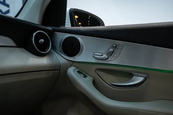 Mercedes-Benz GLC200 2021 - صورة 21