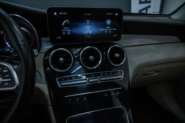 Mercedes-Benz GLC200 2021 - صورة 19