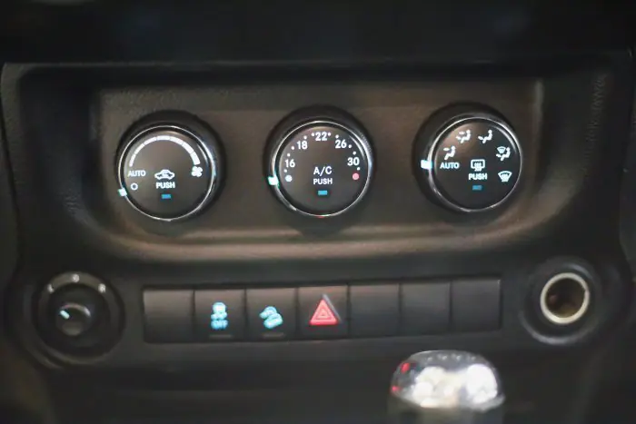 Jeep Wrangler 2013 - صورة 17