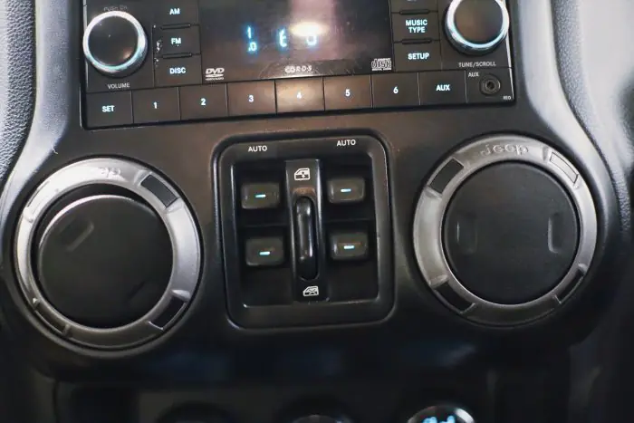 Jeep Wrangler 2013 - صورة 18