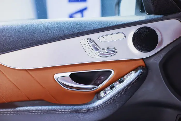 Mercedes-Benz C200 2019 - صورة 16
