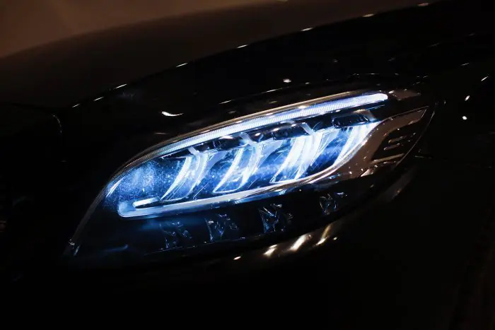 Mercedes-Benz C200 2019 - صورة 10