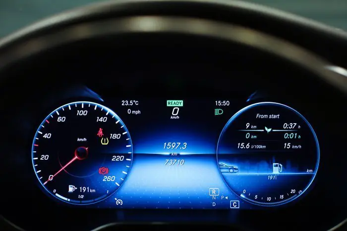 Mercedes-Benz C200 2019 - صورة 21