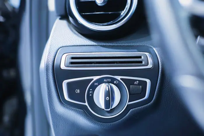 Mercedes-Benz C180 2020 - صورة 16