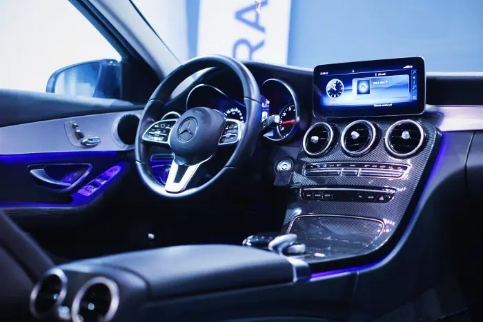 Mercedes-Benz C180 2020 - صورة 19