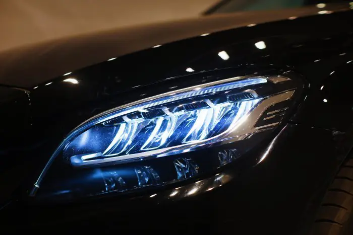 Mercedes-Benz C180 2020 - صورة 11