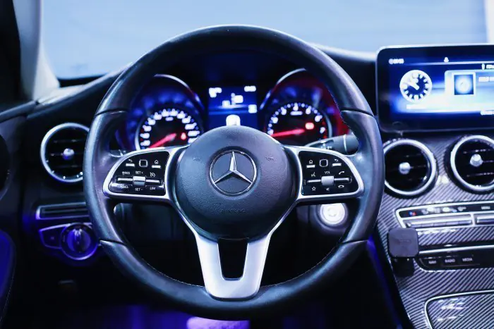 Mercedes-Benz C180 2020 - صورة 17