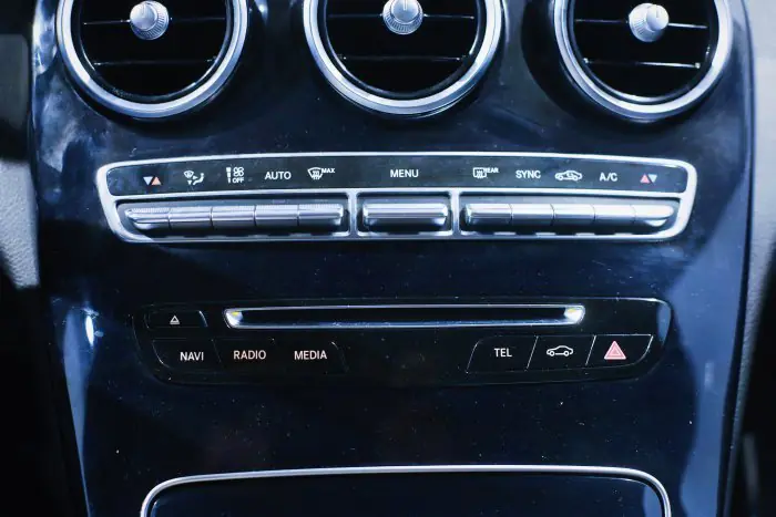 Mercedes-Benz C180 2018 - صورة 18