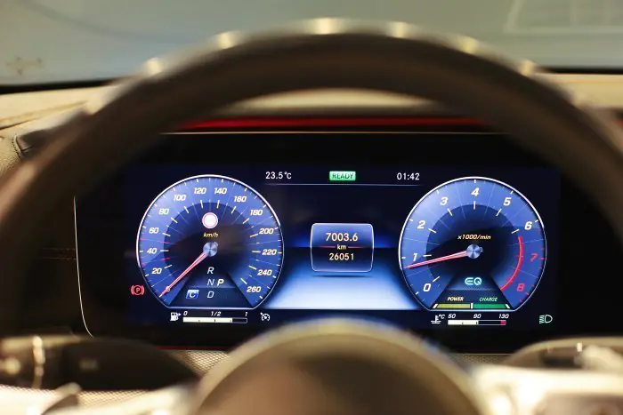 Mercedes-Benz E200 2020 - صورة 19