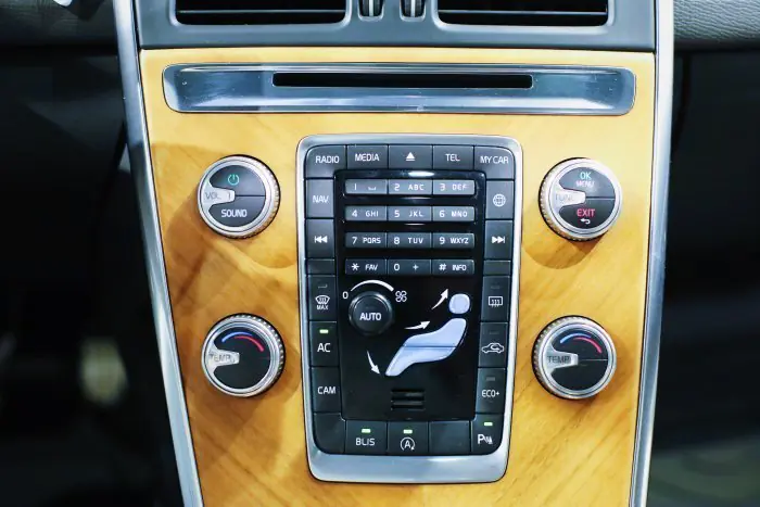 Volvo XC60 2017 - صورة 12