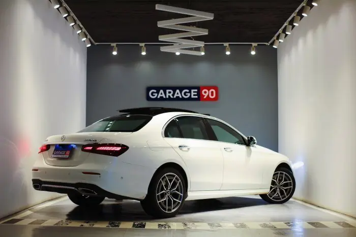 Mercedes-Benz E300 2021 - صورة 8