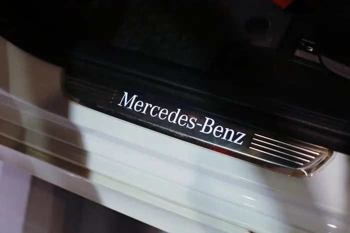 Mercedes-Benz E300 2021 - صورة 14