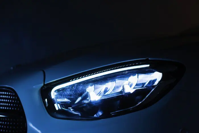 Mercedes-Benz E300 2021 - صورة 11