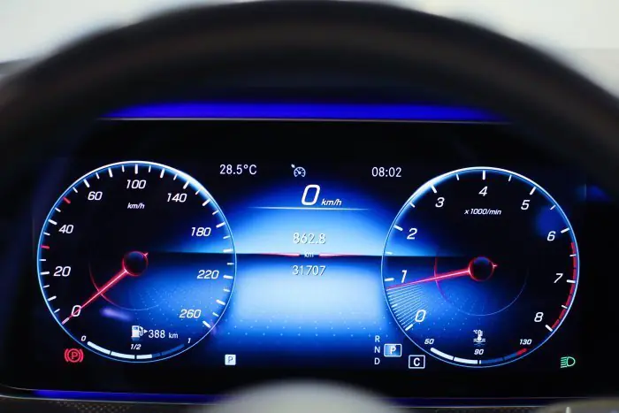 Mercedes-Benz E300 2021 - صورة 21