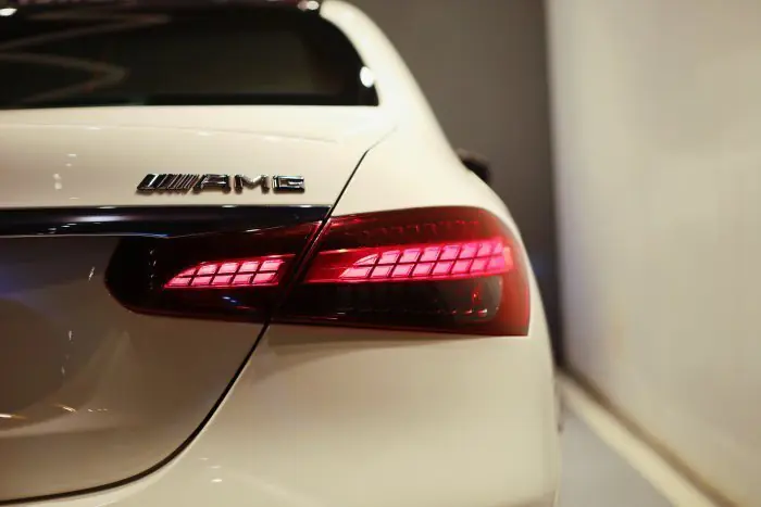 Mercedes-Benz E300 2021 - صورة 10
