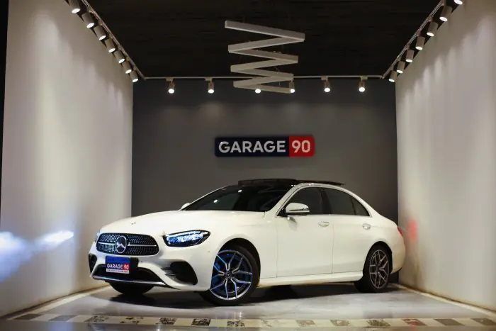 Mercedes-Benz E300 2021 - صورة 4