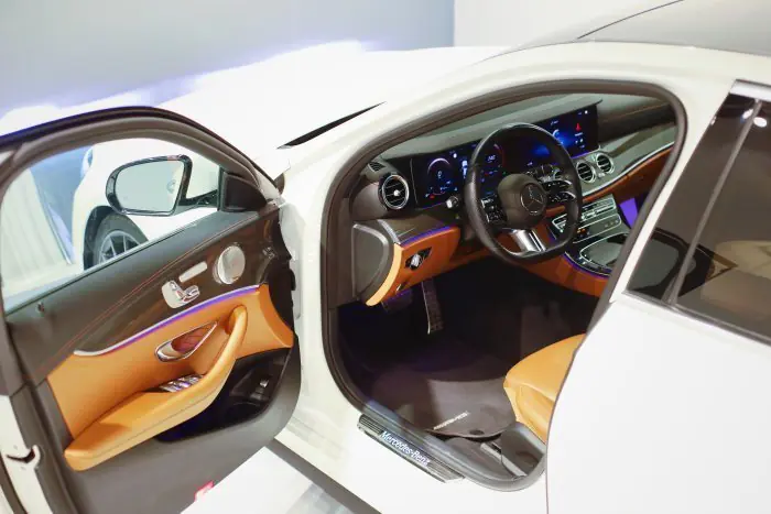 Mercedes-Benz E200 2021 - صورة 11