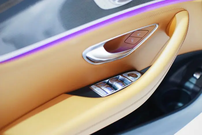 Mercedes-Benz E200 2021 - صورة 18