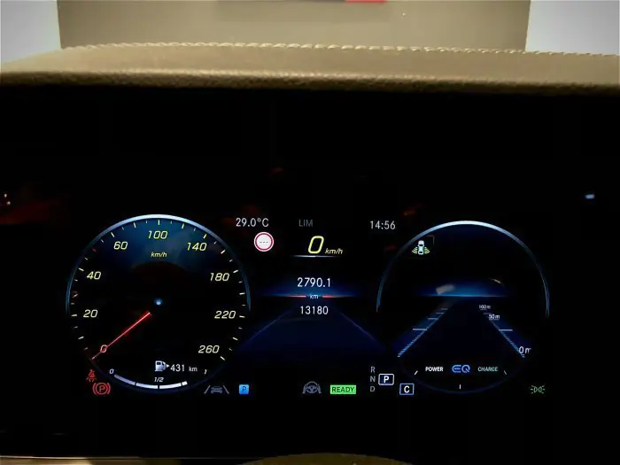 Mercedes-Benz E200 2021 - صورة 16
