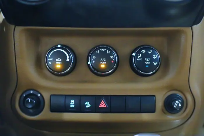 Jeep Wrangler 2015 - صورة 12