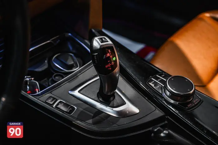 bmw 318i 2017 - صورة 14