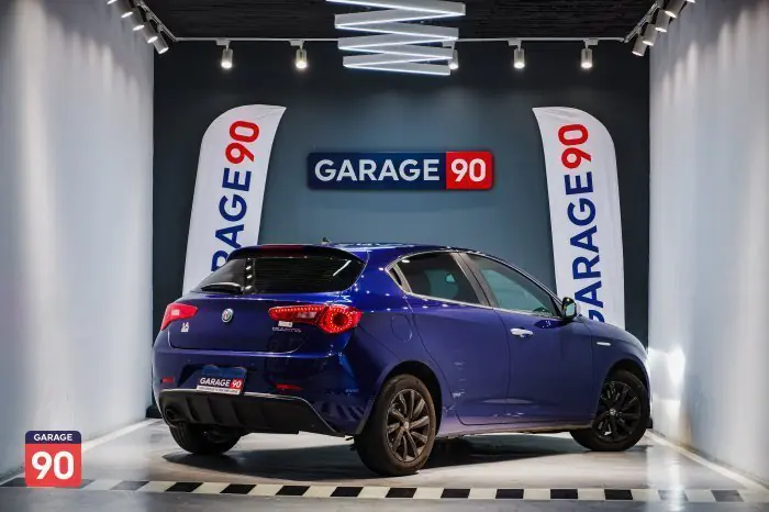 Alfa Romeo Giulia 2021 - صورة 8