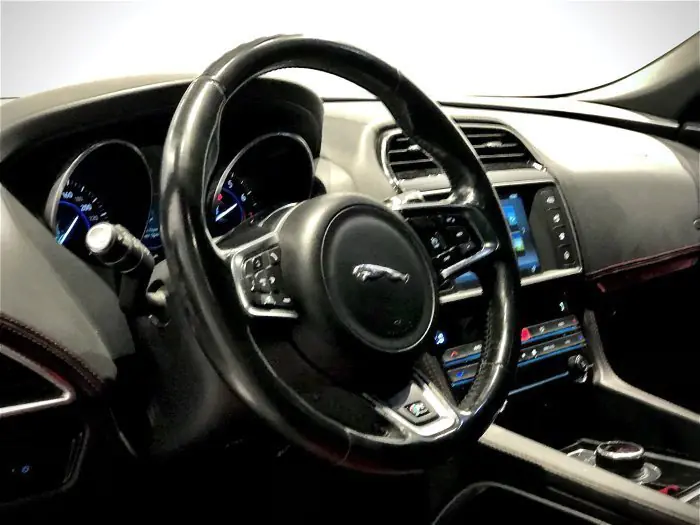 Jaguar F-PACE 2017 - صورة 13