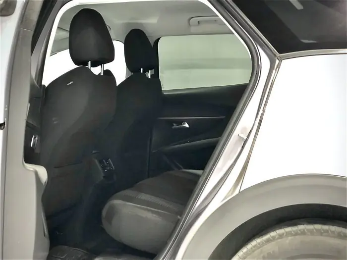 Peugeot 3008 2021 - صورة 10