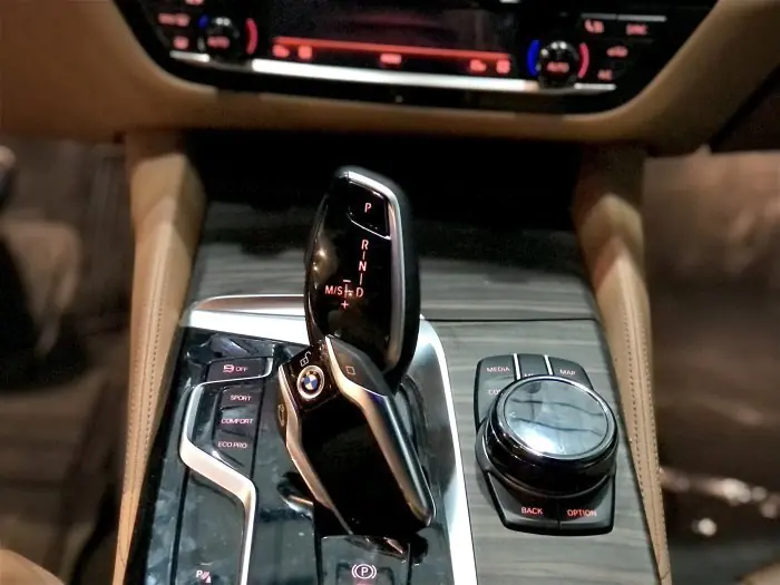 bmw 520i 2021 - صورة 15