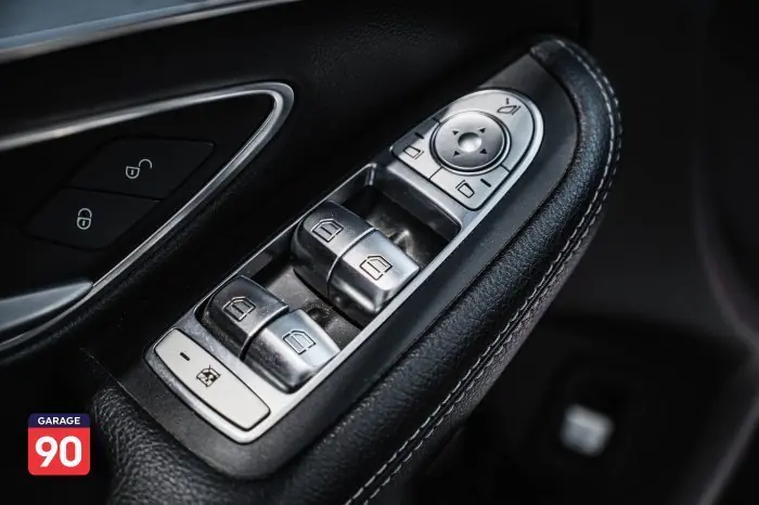 Mercedes-Benz C180 2018 - صورة 7