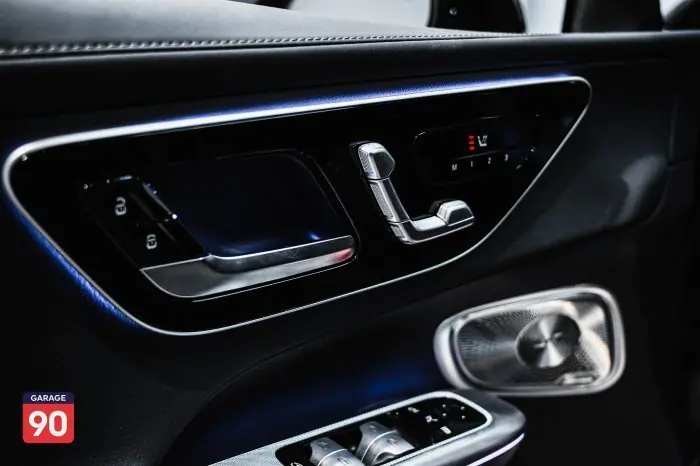 Mercedes-Benz GLC300 2024 - صورة 16