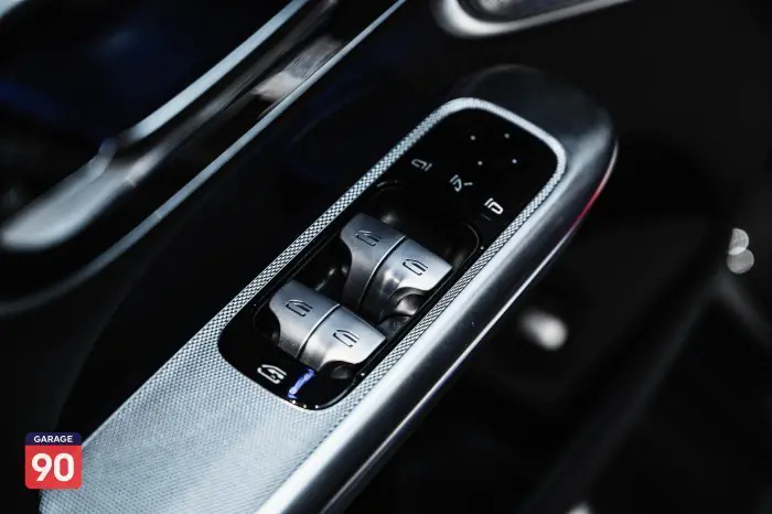 Mercedes-Benz GLC300 2024 - صورة 15
