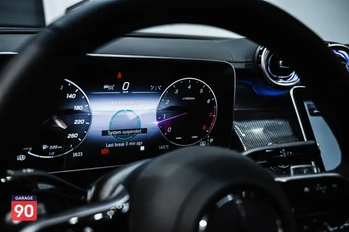 Mercedes-Benz GLC300 2024 - صورة 13