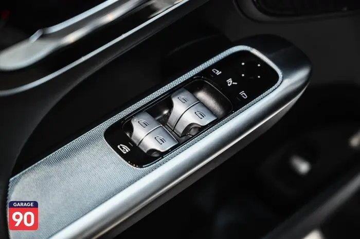 Mercedes-Benz GLC300 2024 - صورة 14