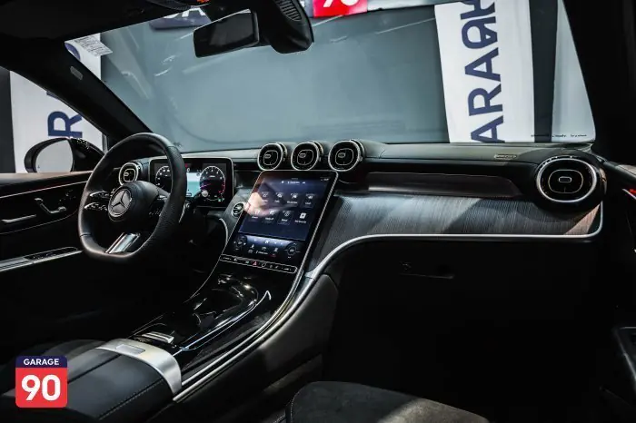 Mercedes-Benz GLC300 2024 - صورة 17