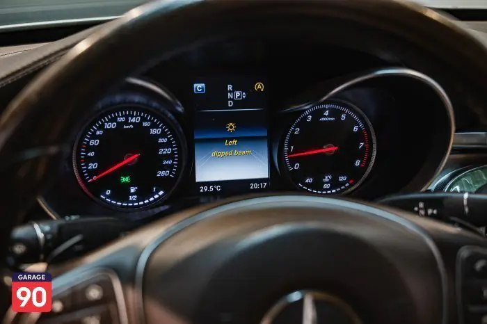 Mercedes-Benz C180 2015 - صورة 14