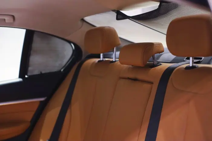 bmw 318i 2018 - صورة 16