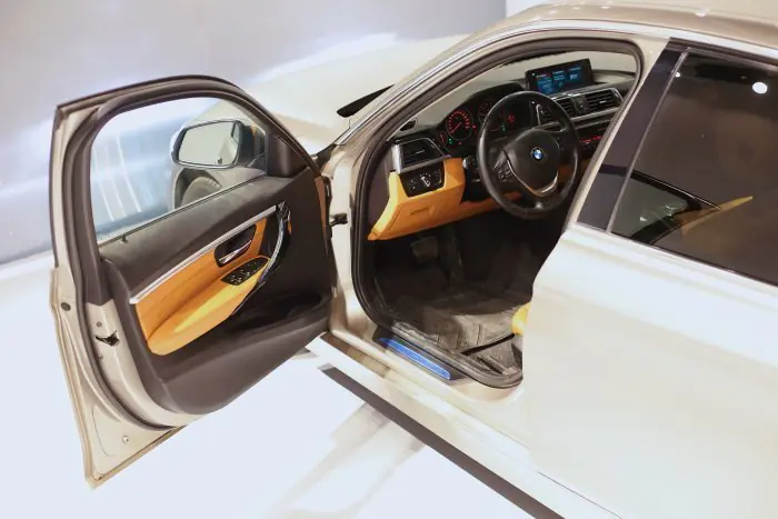 bmw 318i 2018 - صورة 10