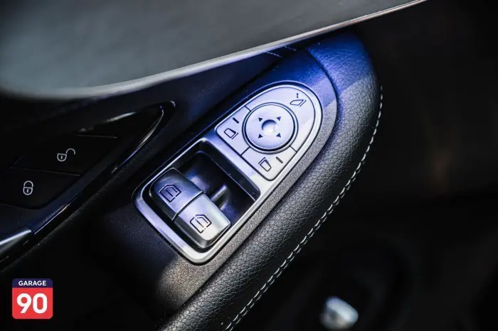 Mercedes-Benz C200 2021 - صورة 11