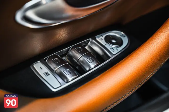 Mercedes-Benz E200 2021 - صورة 14