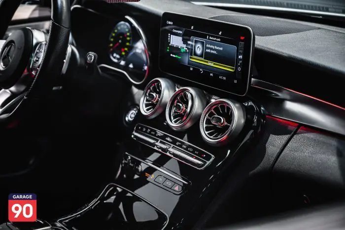 Mercedes-Benz C200 2019 - صورة 14
